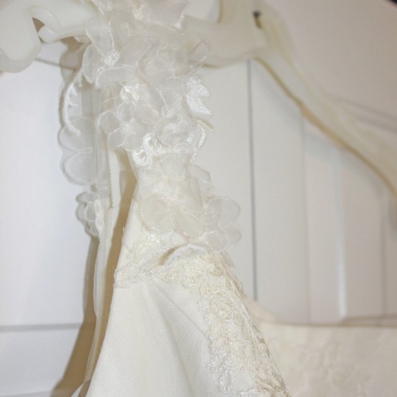 WHITE by Vera Wang One Shoulder Lace Wedding Dress - www.jkreigsman.com WHITE by Vera Wang One Shoulder Lace Wedding Dress - www.jkreigsman.com